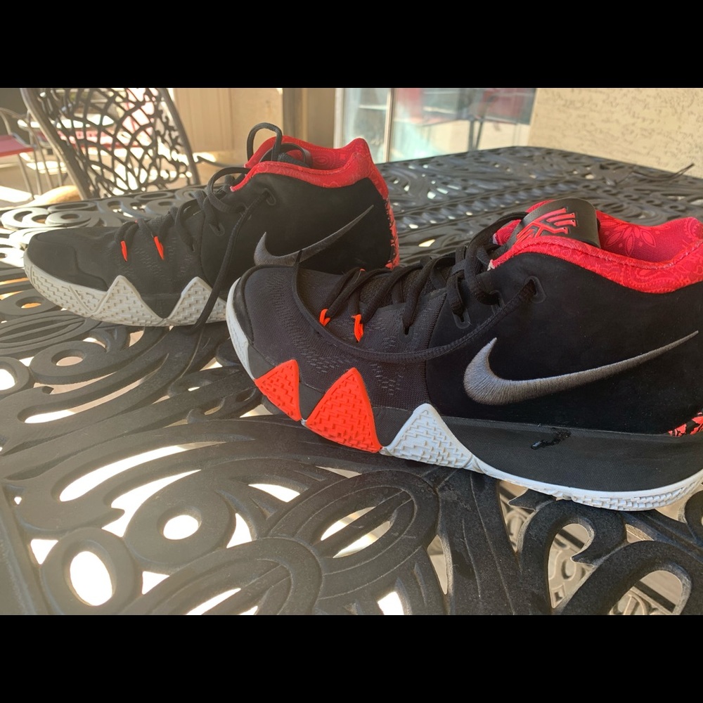 Kyrie 4 size 8 (No box) great condition